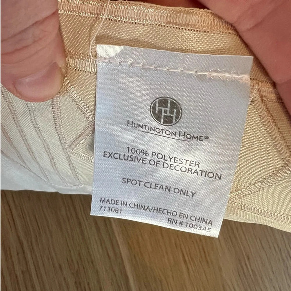 Aldi Huntington Home Holiday Table Runner – Gingerbread House Design Christmas - Picture 5 of 5